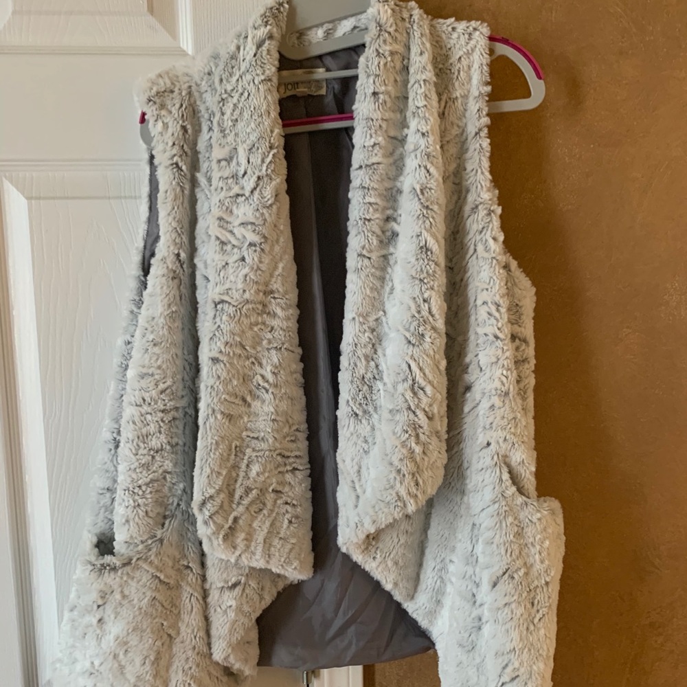 Faux Fur Vest- size L